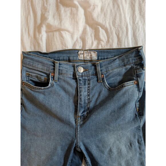 Free People Distressed Skinny Jeans – Women’s W26 - Picture 3 of 4